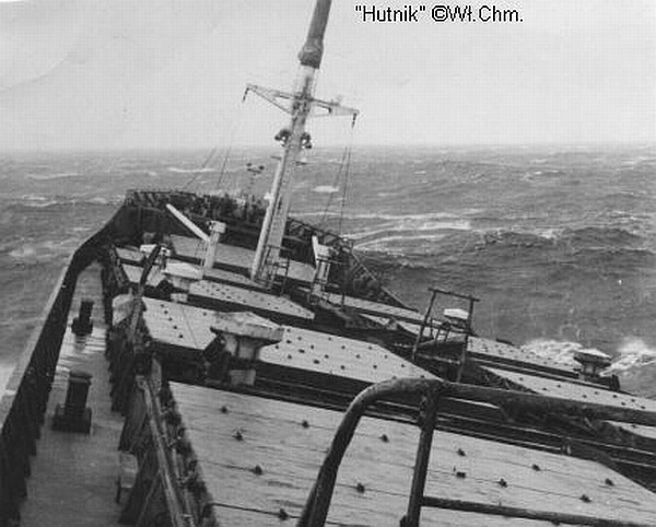 Statek PŻM "Hutnik" w 1972 w trakcie Atlantyckich sztormów