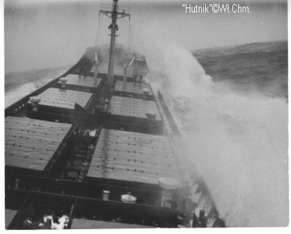 Wspomnienia kapitana ze statku PŻM "Hutnik" w 1972 w trakcie Atlantyckich sztormów