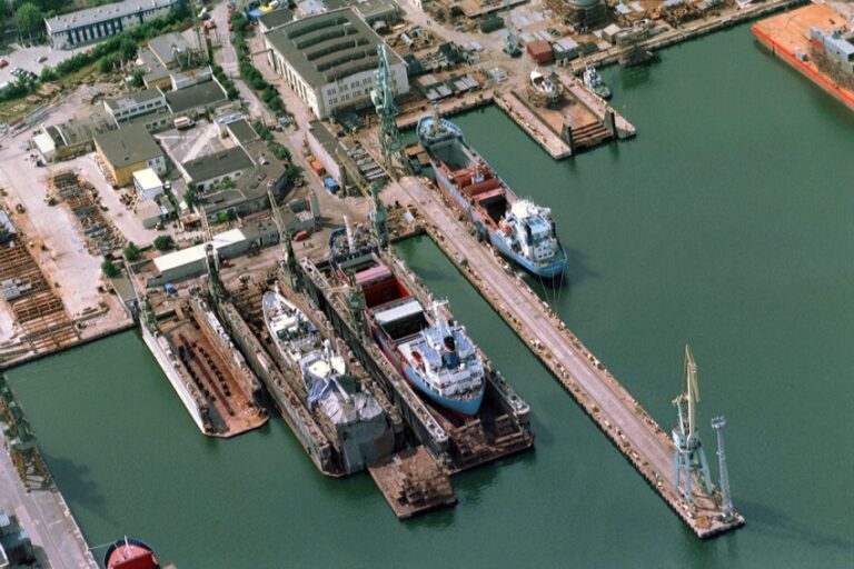 Stocznia Nauta basen portowy Port Gdynia 2007