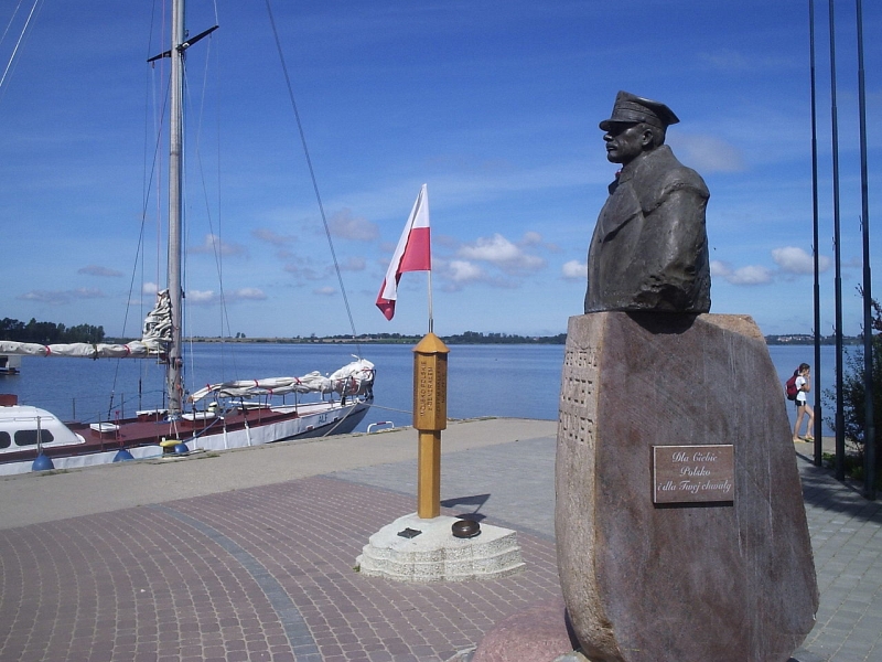 Pomnik gen. Józefa Hallera w miejscu Zaślubin Polski z Morzem w Pucku