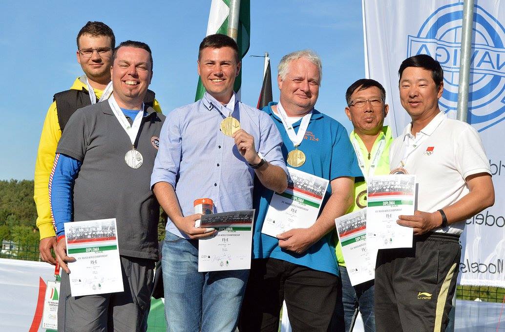 Złoty medal Mistrzostwa Świata F5-E Modeli Żaglowych dla Polaka Jana Springera